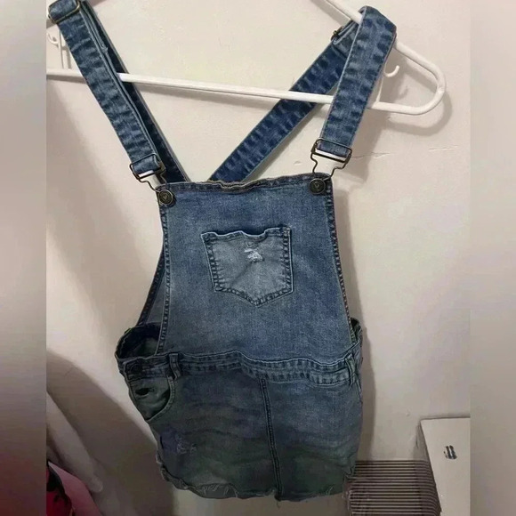 overalls w/ ripped front pocket - Picture 6 of 9